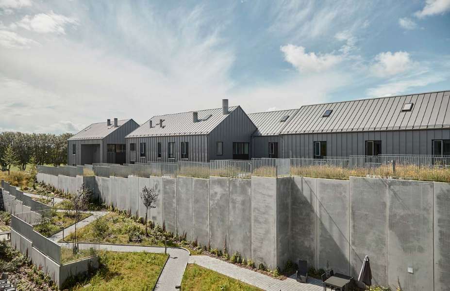 Ein mit Stahl verkleidetes und geschütztes Demenzpflegeheim, DemensCentrum Aarhus – Skovvang, Skovvangsvej 97–99, 8200 Aarhus, Dänemark